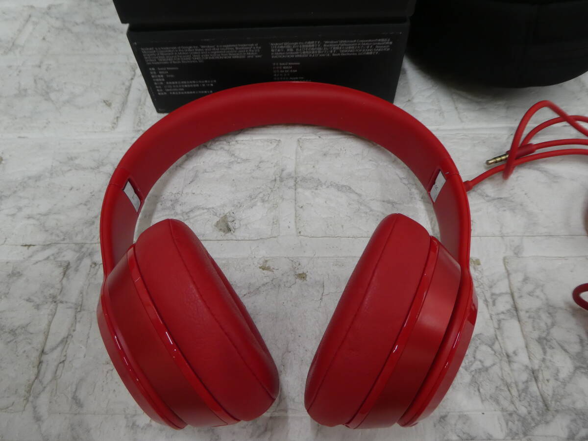 ☆ Beats Solo 2 wireless イヤーヘッドフォン Red ビーツ B0534 中古品 1円スタート ☆_画像2