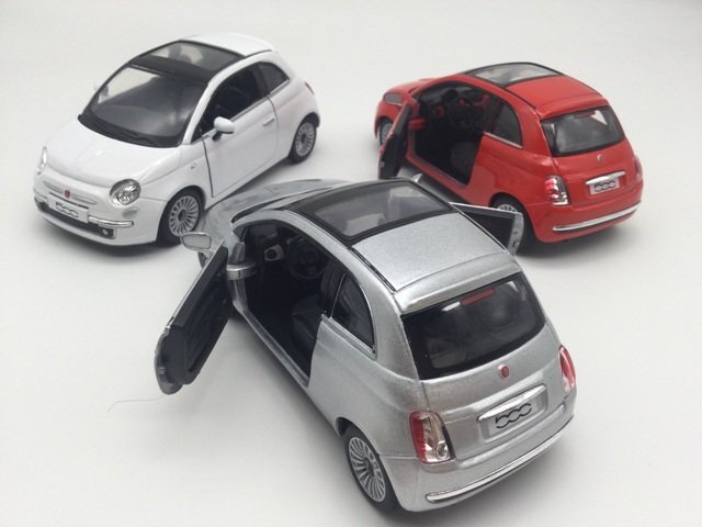 1台売り　ホワイト 1/28 フィアット500　2007年 ミニカー FIAT プルバック ダイキャストボディ_画像3