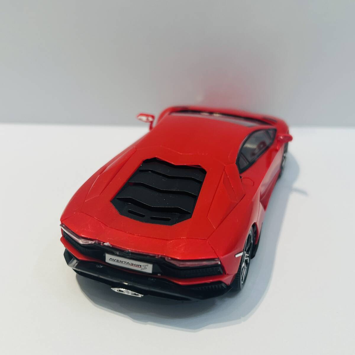 【模型/プラモデル】Lamborghini/ランボルギーニ アヴェンタドールS パールレッド 1/32スケール 楽プラ★_画像4