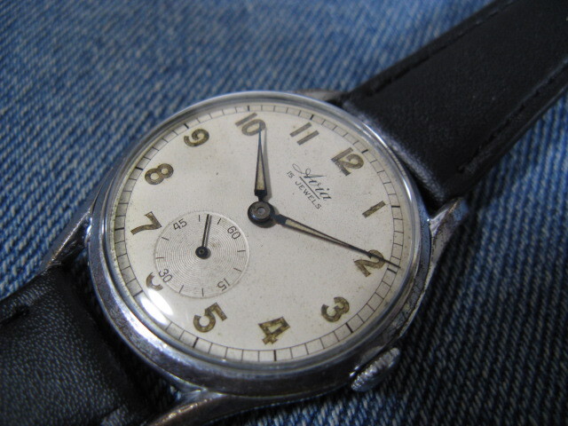 1950年代 AVIA ミリタリー スイス製アンティーク手巻腕時計 稼働品 注油済みの画像1