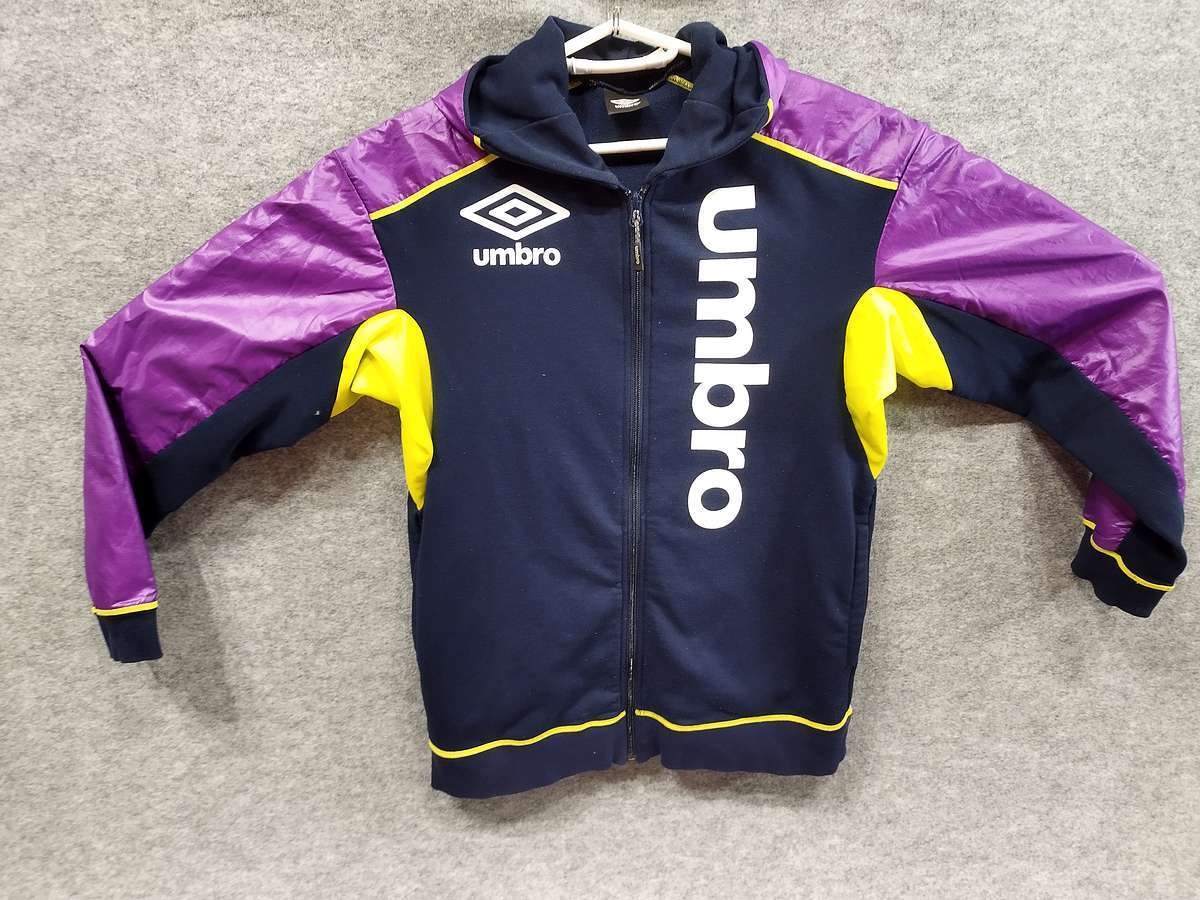 アンブロ UMBRO サッカー 普段着 スウェット フードパーカー　普段着 長袖 [サイズ: M /カラー: 黒系]型式：UFA3265_画像1