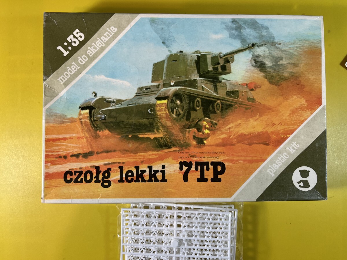 スポジニア 1/35 連結キャタピラ 履帯 付属 ポーランド 7TP 軽戦車 sklejania ジャンク欠有_画像1