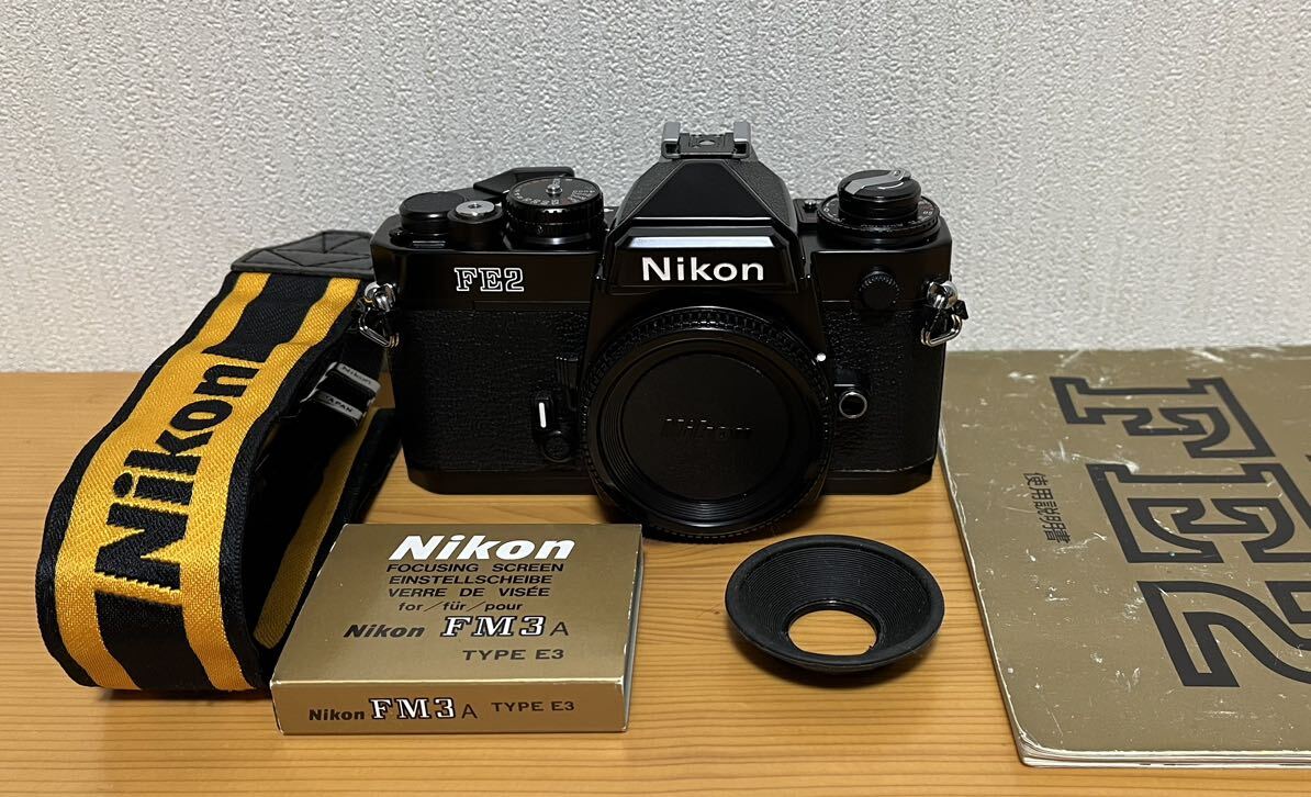 ★極美品 　希少　完動 コレクター品★　Nikon FE2 ブラックボディ 露出計作動 実写確認済み 取扱説明書　ストラップ　スクリーン付き