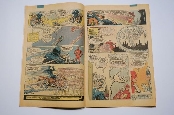 * ultra rare The Flash #297 1981 year 5 month that time thing DC Comics flash American Comics Vintage comics English version foreign book *