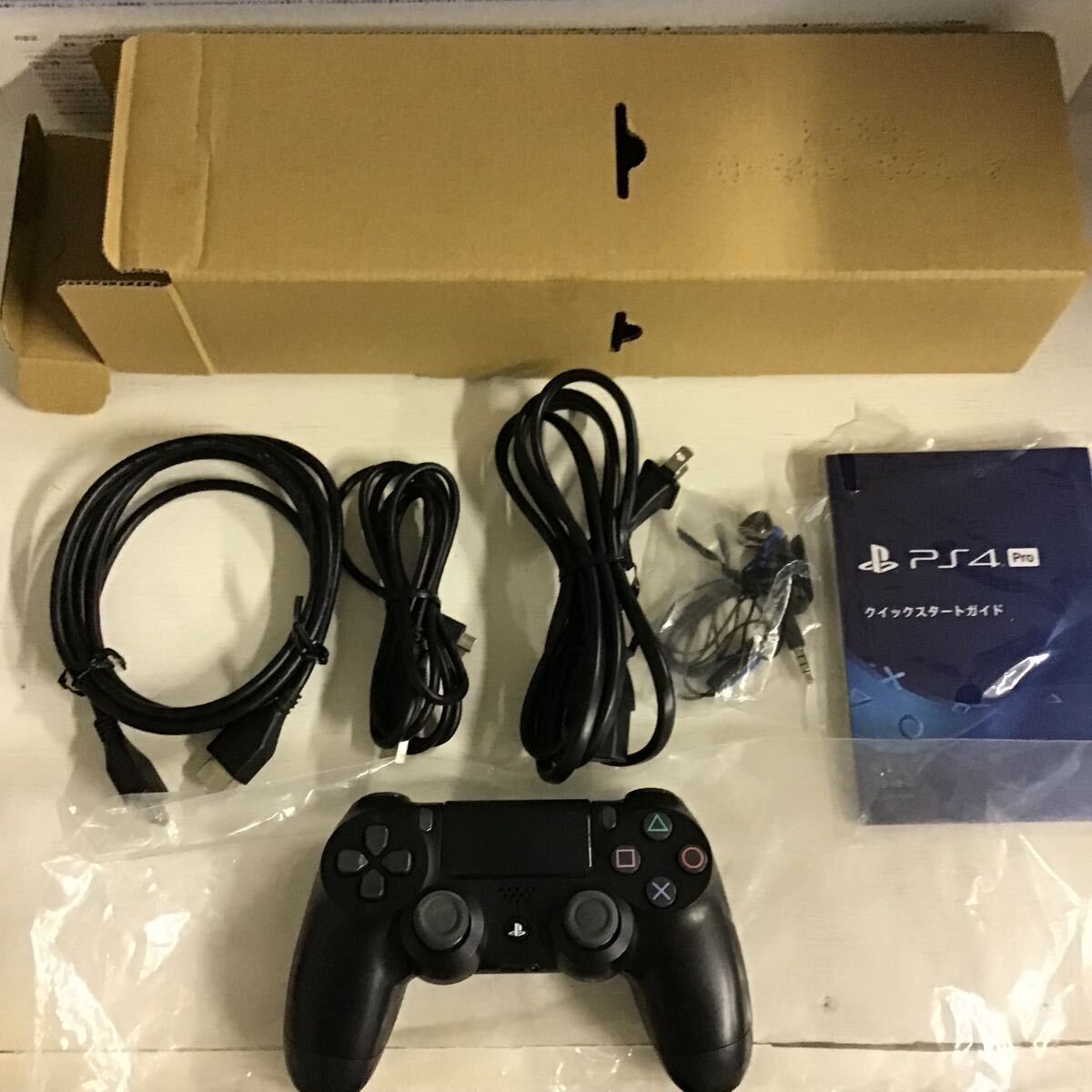 35【使用感あり】中古品 SONY PlayStation 4 PRO 1TB ジェットブラック CUH-7100B (100)_画像5