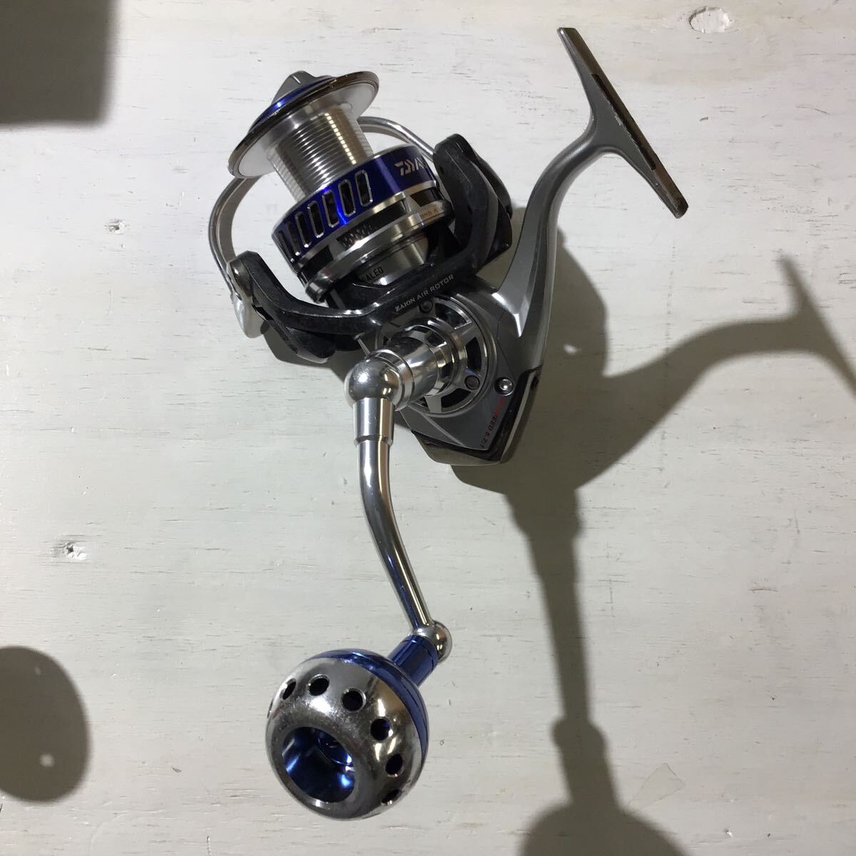 73 【使用感あり】中古品 DAIWA ダイワ 10 ソルティガ 4500H スピニングリール (60)_画像1