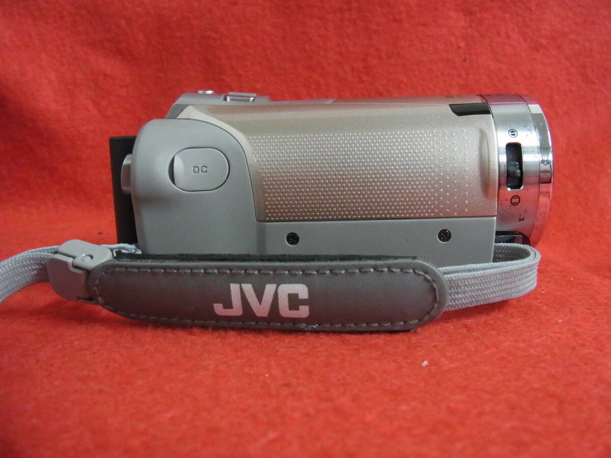 K112/デジタルビデオカメラ 通電確認済み JVC GZ-E600-N JVCケンウッド 他多数出品中_画像7