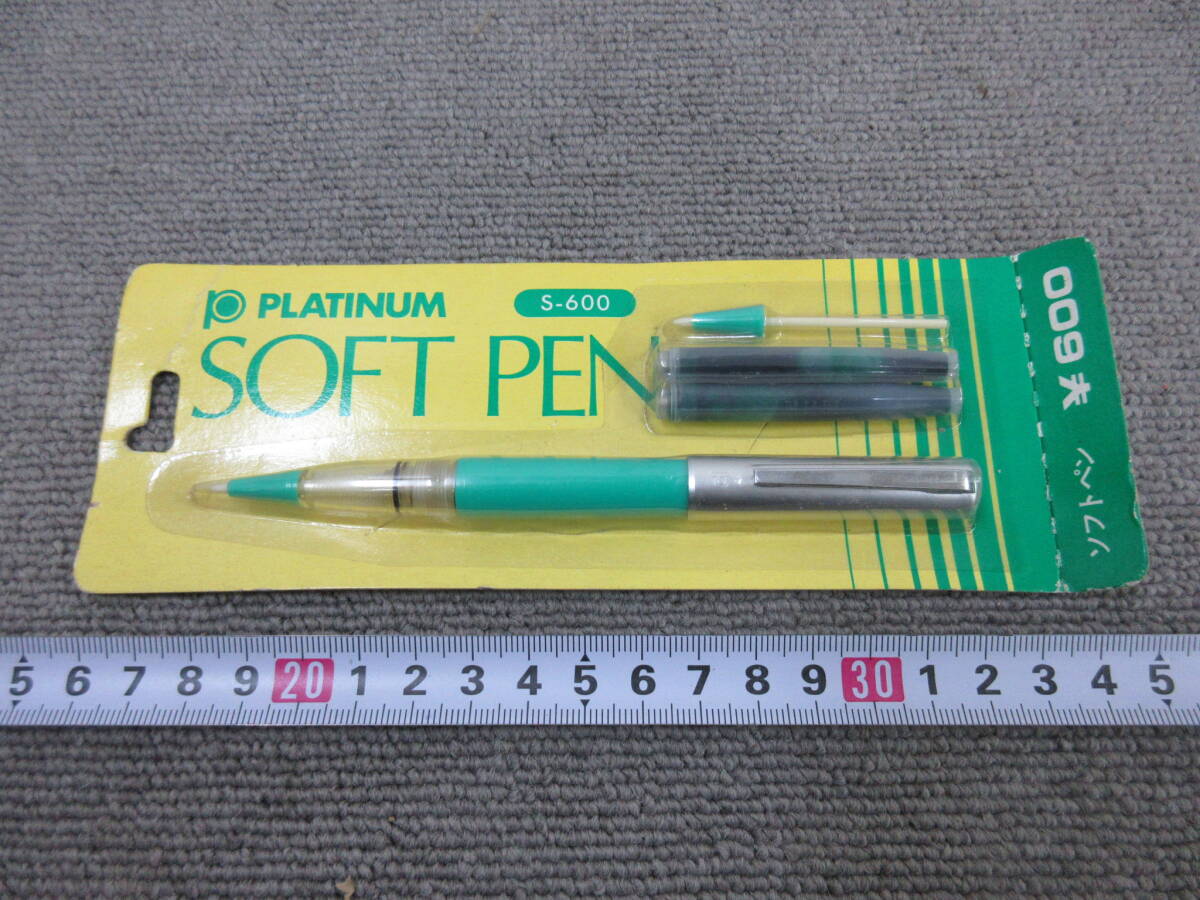 M【3-26】●25 文具店在庫品 昭和レトロ 廃盤 PLATINUM プラチナ万年筆 ソフトペン S-600 緑軸 未開封 未使用長期保管品の画像1