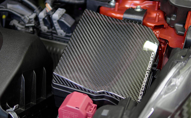 自動車関連業者直送限定 HKS CARBON FUSE BOX COVER カーボンヒューズボックス カバー トヨタ GRヤリス GXPA16 (70026-AT007)_画像1