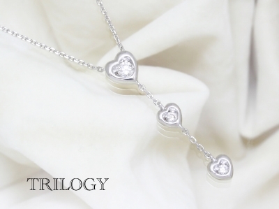 ☆TRILOGY トリロジー☆ハートデザイン Yライン K18WG ダイヤモンド