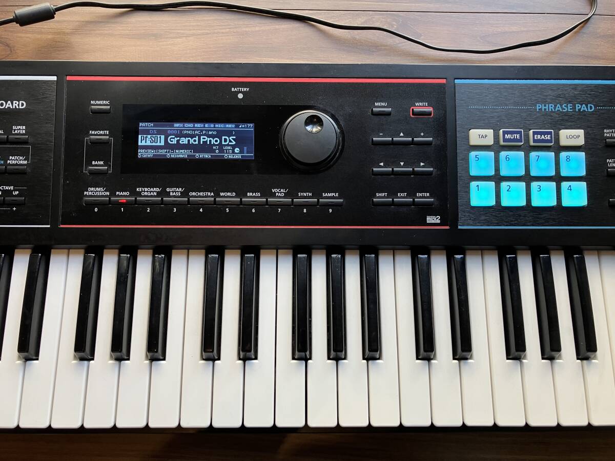 ROLAND　JUNO-DS61 送料込み スタンド（KS-10X）、ペダル付　_画像2