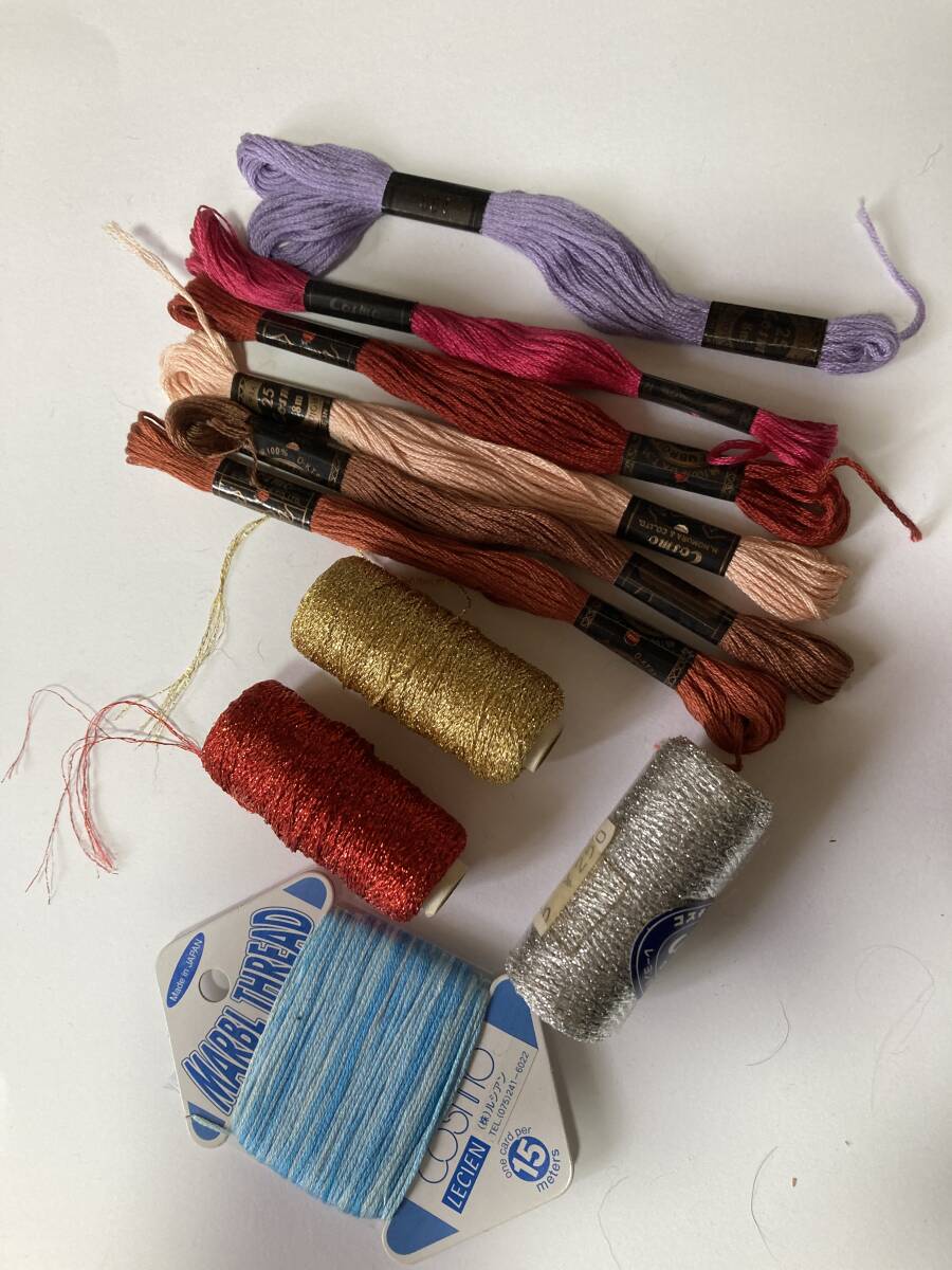 刺繍糸 10色セット ラメ糸3種類(赤・金・銀)銀は未使用+刺繍 刺繍糸 10色セット ラメ糸3種類(赤・金・銀)銀は未使用+刺繍