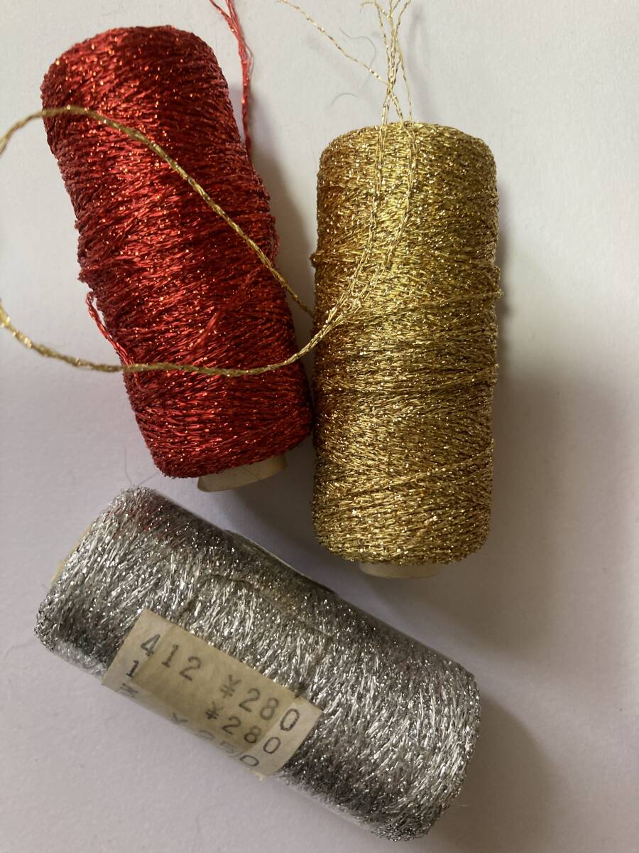 刺繍糸 10色セット ラメ糸3種類(赤・金・銀)銀は未使用+刺繍 刺繍糸 10色セット ラメ糸3種類(赤・金・銀)銀は未使用+刺繍