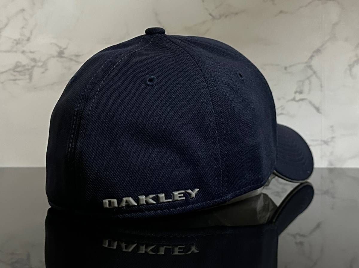 【未使用品】48F 上品★OAKLEY オークリー キャップ 帽子 CAP 上品で高級感のあるネイビーの伸縮素材にグレーロゴ《伸縮前57㎝-60㎝位迄》_画像5