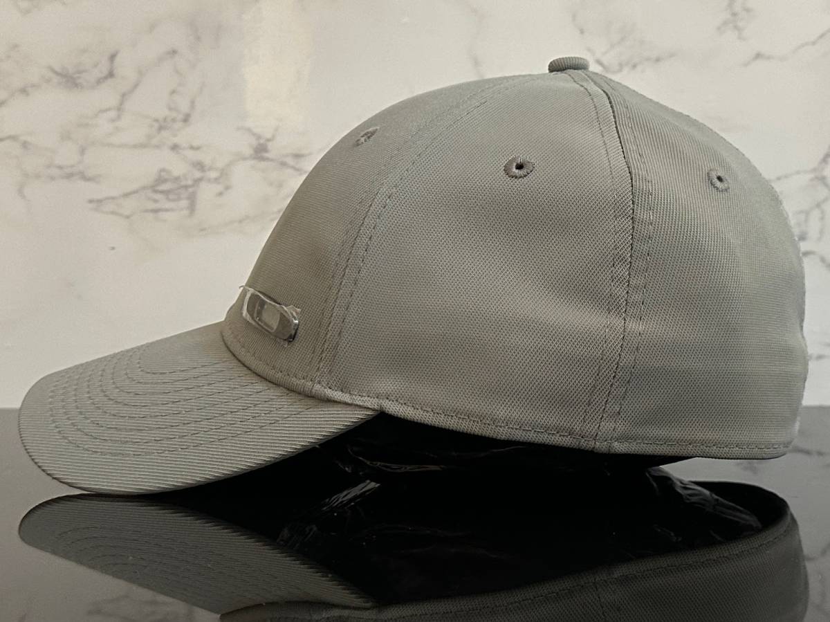 【未使用品】65D 上品★OAKLEYオークリー キャップ 帽子 CAP 上品で高級感のあるグレーの伸縮素材にメタル製ロゴ《伸縮前55㎝～57㎝位迄》_画像4
