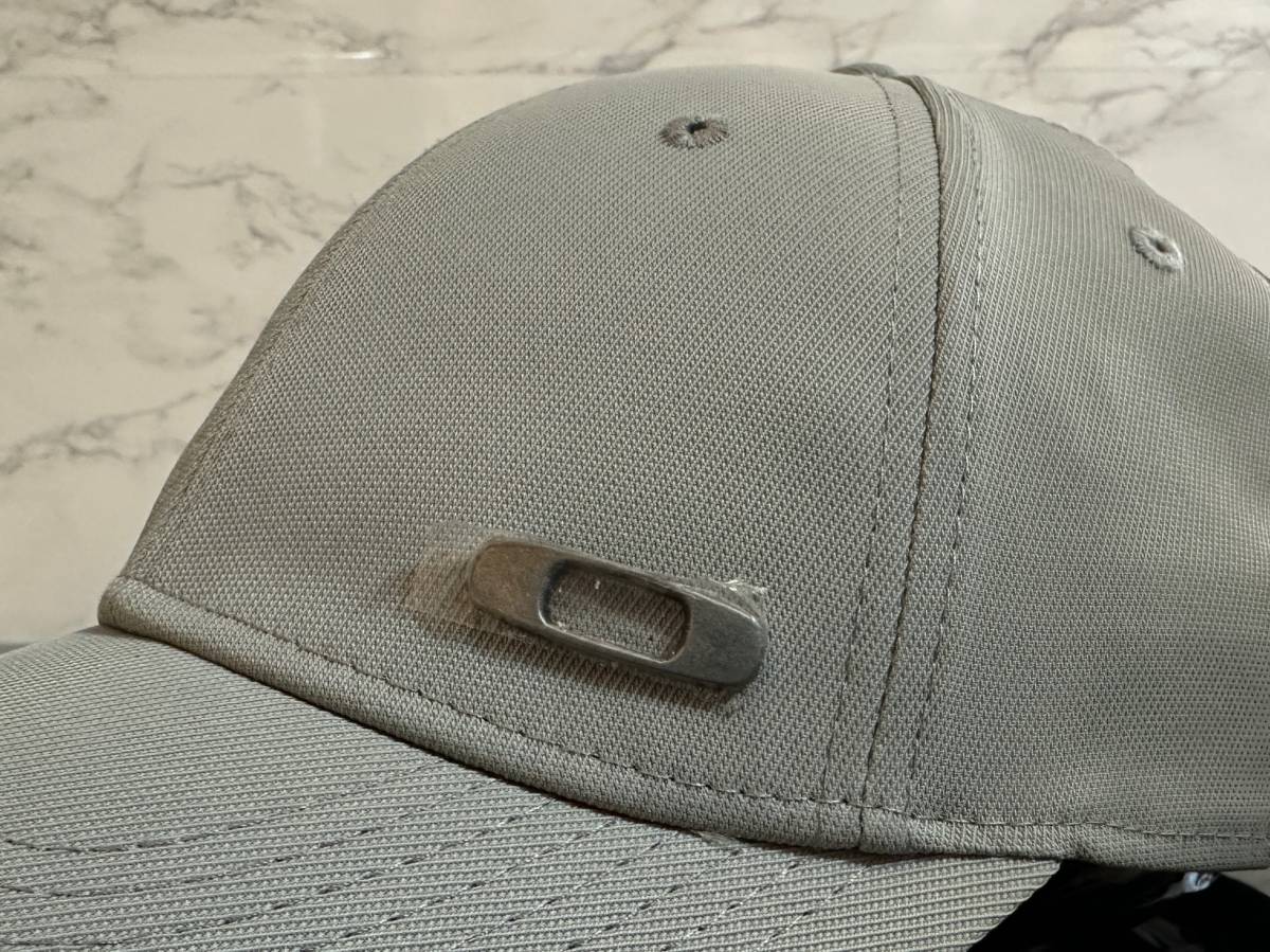 【未使用品】65D 上品★OAKLEYオークリー キャップ 帽子 CAP 上品で高級感のあるグレーの伸縮素材にメタル製ロゴ《伸縮前55㎝～57㎝位迄》_画像9