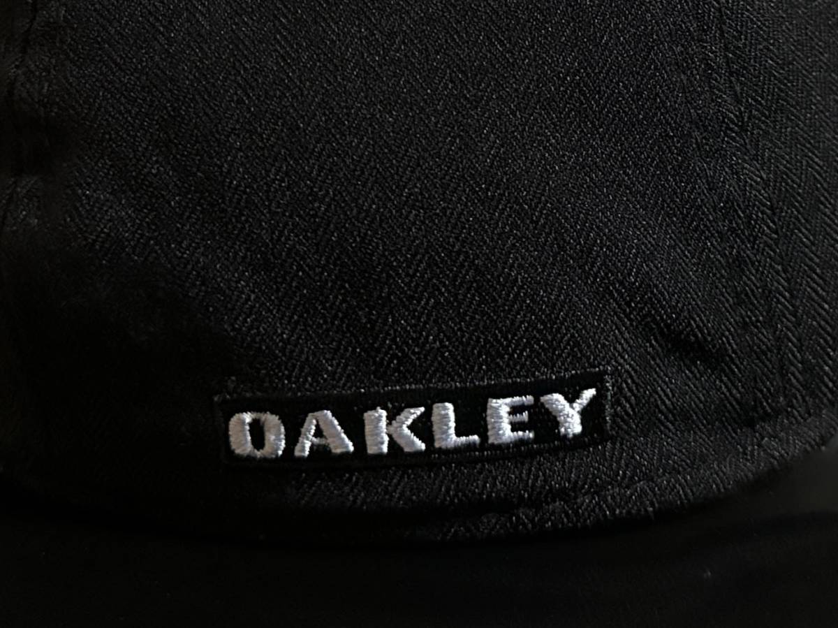【未使用品】50F★OAKLEY オークリー キャップ 帽子 CAP 上品で高級感のあるブラックの伸縮素材にメタル製ロゴ♪《伸縮前57㎝～60㎝位迄》_画像7