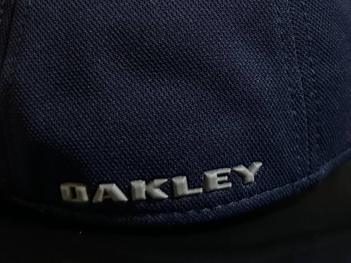 【未使用品】48F 上品★OAKLEY オークリー キャップ 帽子 CAP 上品で高級感のあるネイビーの伸縮素材にグレーロゴ《伸縮前57㎝-60㎝位迄》_画像7