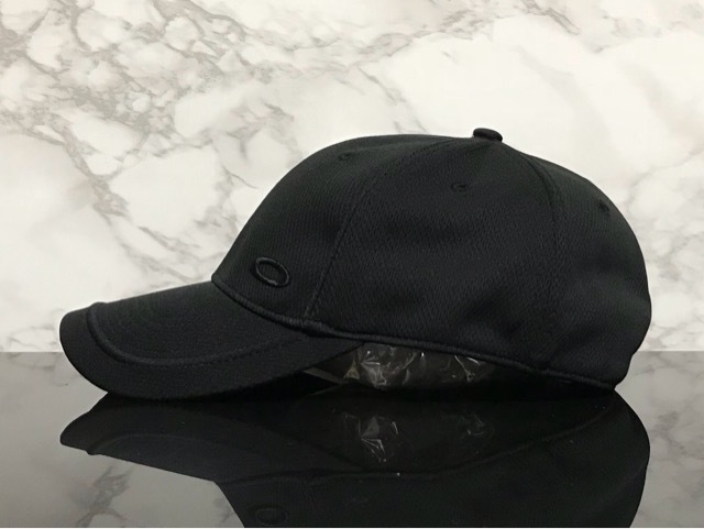 【未使用品】54E★OAKLEY オークリー スポーツキャップ 帽子 CAP 上品で高級感のあるデザインのブラック伸縮素材《伸縮前60㎝～63㎝位迄》_画像3