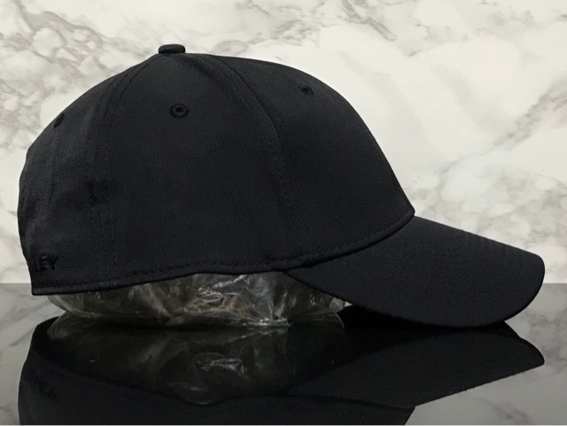 【未使用品】60E★OAKLEY オークリー キャップ 帽子 上品で高級感のあるブラックの伸縮素材にメタル製ロゴ♪《伸縮前56㎝～58㎝位迄》_画像4