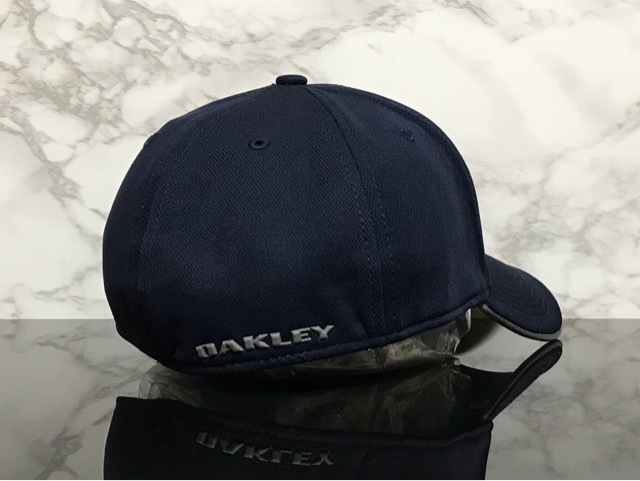 【未使用品】64D 上品★OAKLEY オークリー キャップ 帽子 CAP 上品で高級感のあるネイビーの伸縮素材にグレーロゴ《伸縮前57㎝-61㎝位迄》_画像5