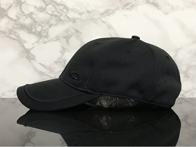 【未使用品】51C★OAKLEY オークリー スポーツキャップ 帽子 CAP 上品で高級感のあるデザインのブラック伸縮素材《伸縮前58㎝～62㎝位迄》_画像3