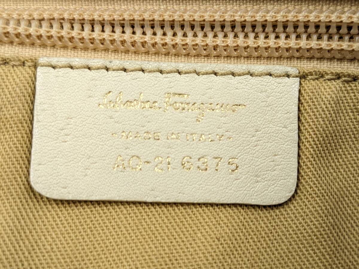 1000円～☆Salvatore Ferragamo フェラガモ AQ-21 6375 ショルダーバッグ レディース ベージュ系 ブランド 鞄 肩掛け 中古_画像8