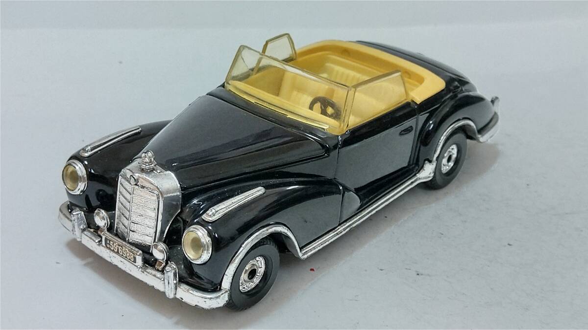  Corgi toys Mercedes * Benz 300S