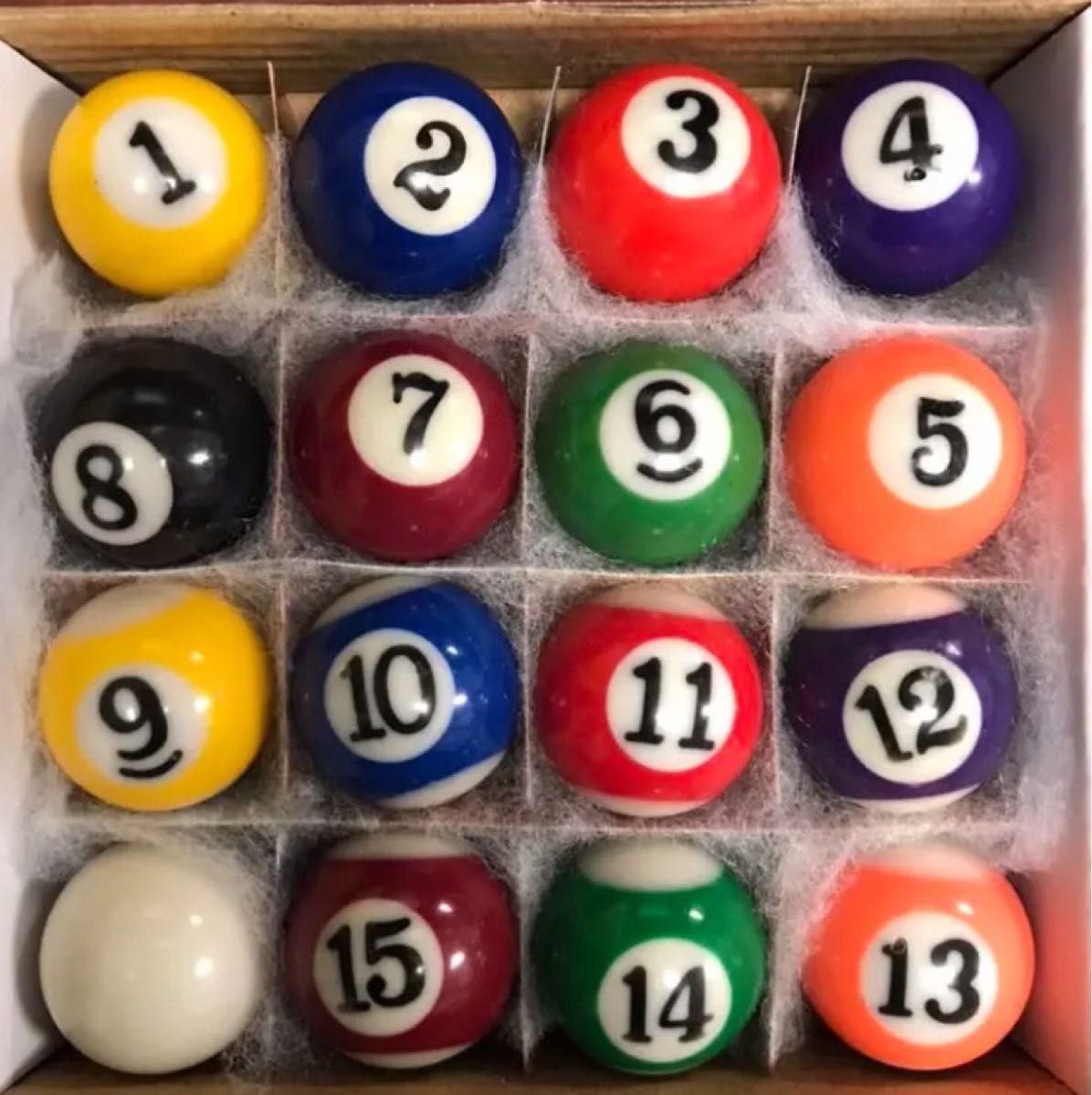 ビリヤード　ボール　1〜15番＋白玉　合計16個セット　プラスチック製　ディスプレイ　ミニチュア　ビリヤード　ゲーム