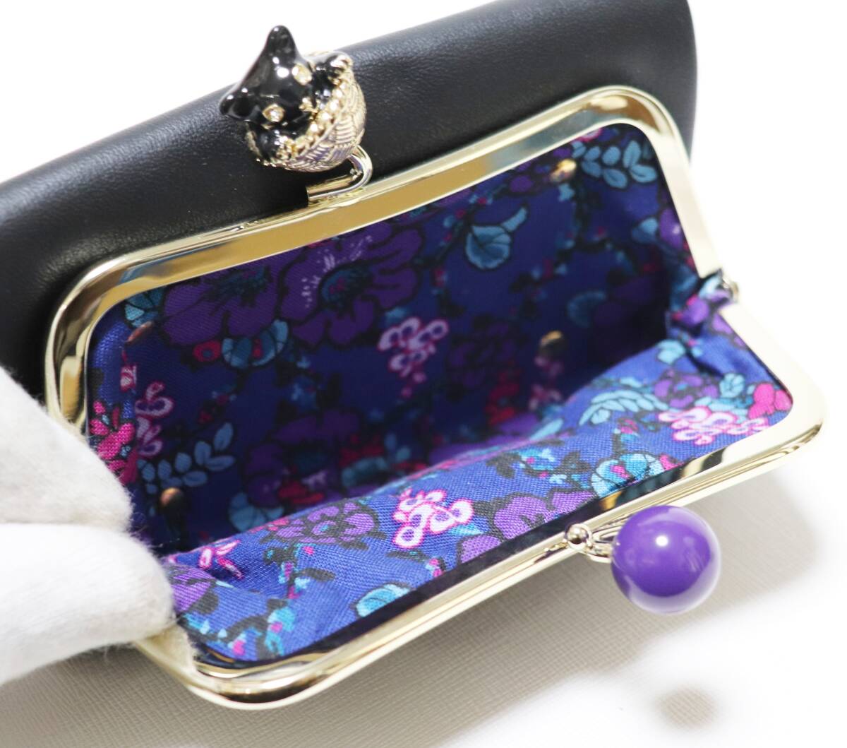 《ANNA SUI アナスイ》新品 【インザバスケット】可愛いネコちゃんボール 柔らかレザー 2つ折りがま口財布 口金 ウォレット A9592