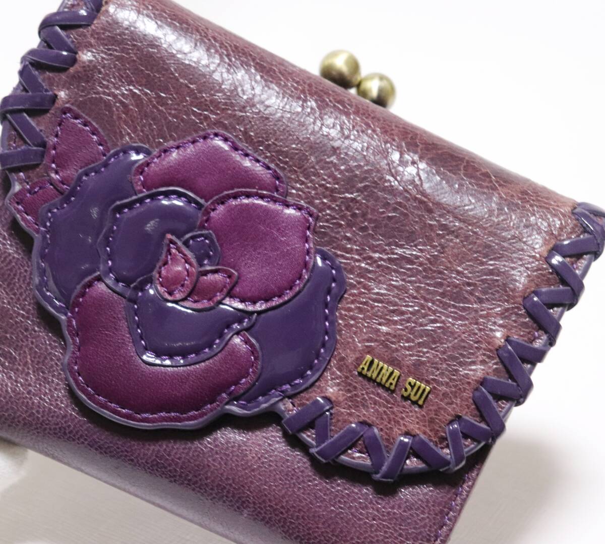 《ANNA SUI アナスイ》新品訳有 【ルビー】大きなバラ ヴィンテージレザー 2つ折りがま口財布 口金 ウォレット A9589