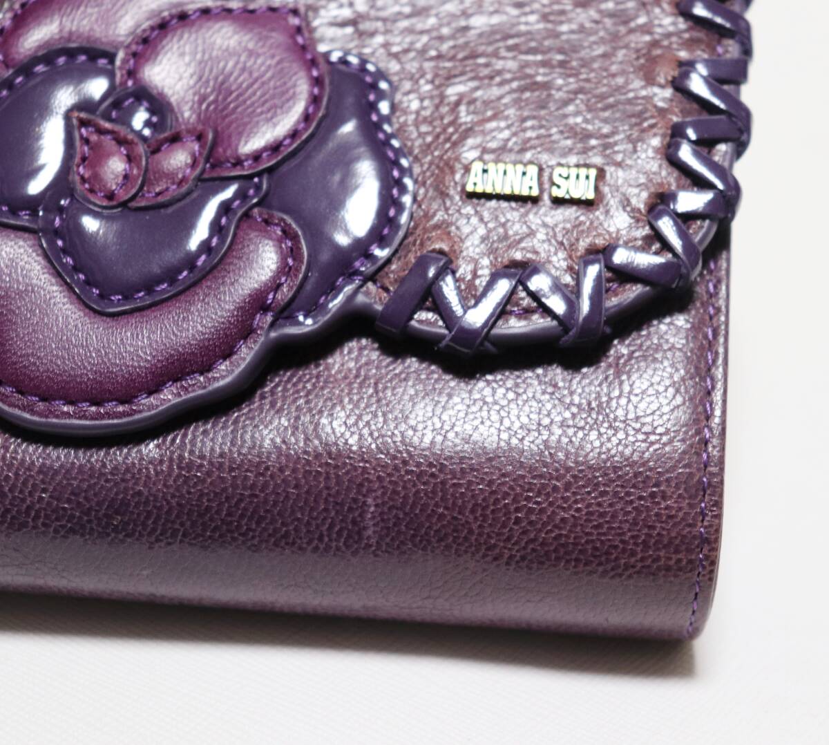 《ANNA SUI アナスイ》新品訳有 【ルビー】大きなバラ ヴィンテージレザー 2つ折りがま口財布 口金 ウォレット A9589