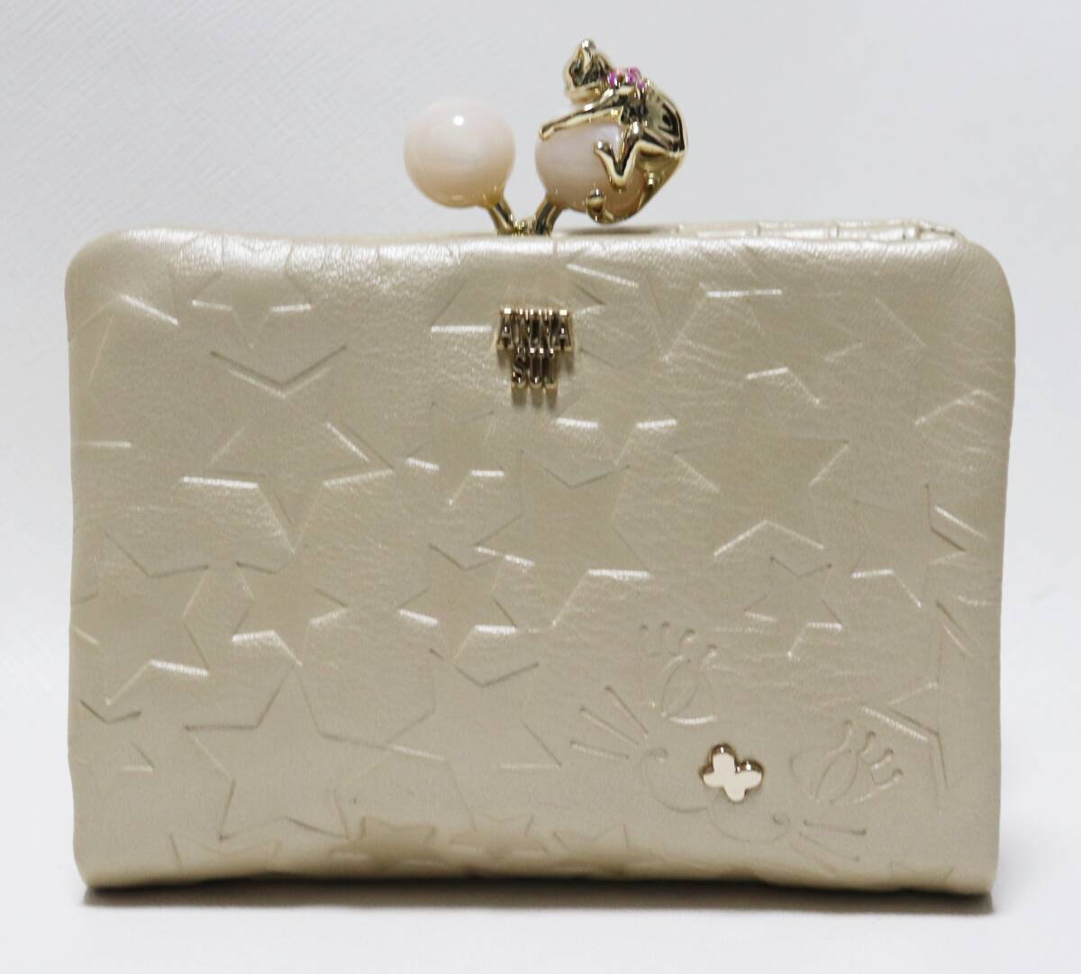 《ANNA SUI アナスイ》新品 【プレイングキャット】可愛いネコちゃんボール 柔らかレザー 2つ折りがま口財布 口金 ウォレット A9608