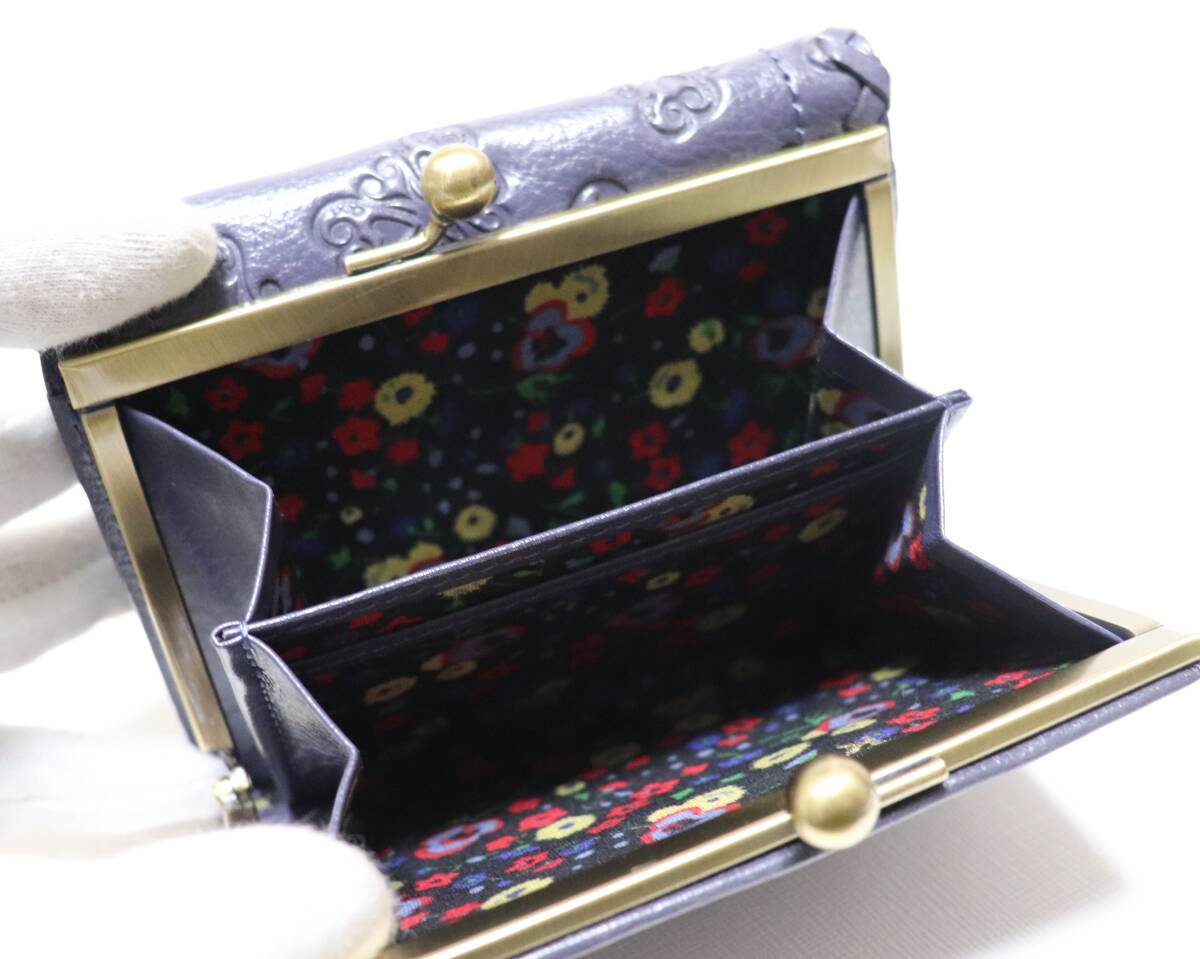 《ANNA SUI アナスイ》新品 【ダリア】バタフライチャーム付 エンボスレザー 2つ折りがま口財布 口金 ウォレット A9610_画像7