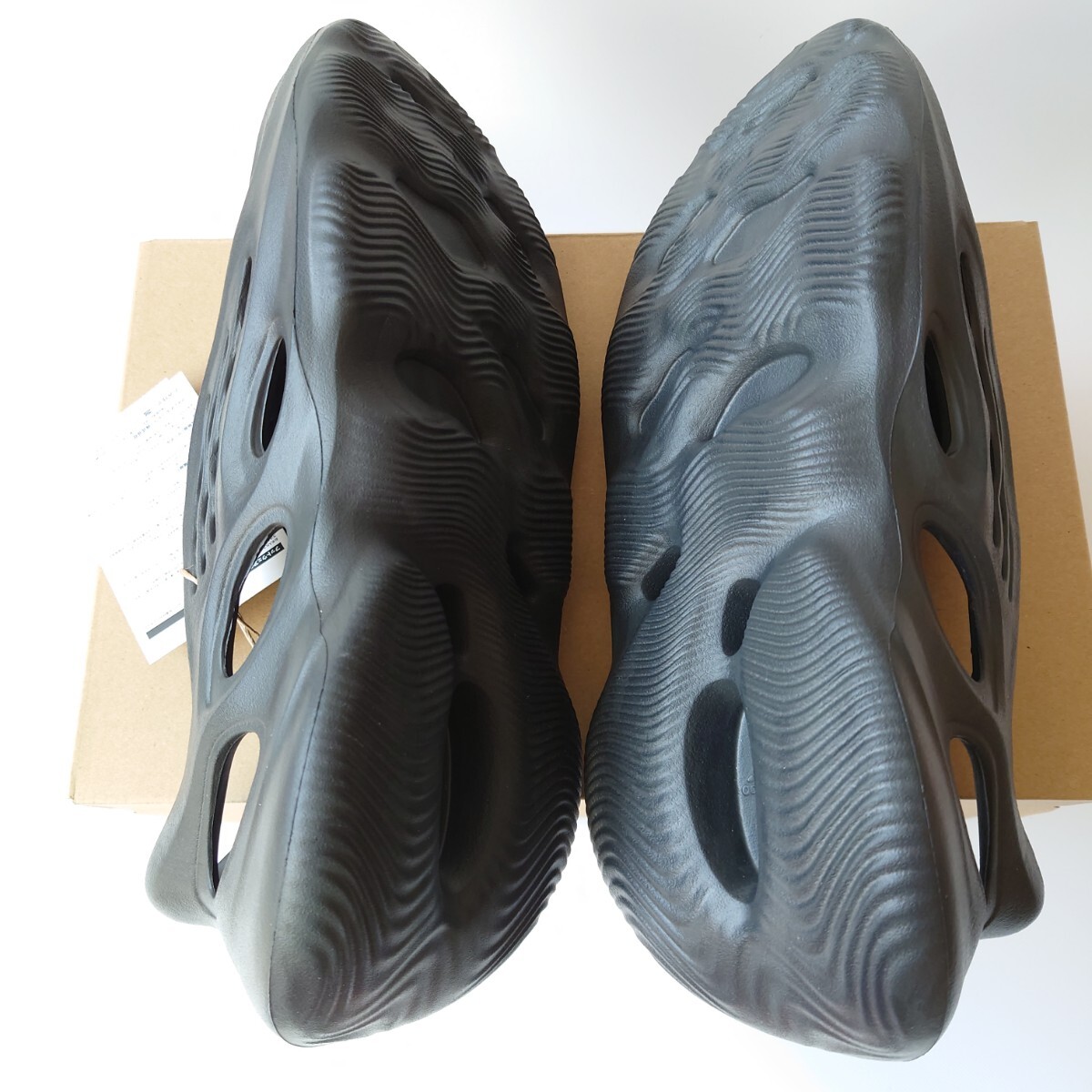 新品 29.5cm adidas YEEZY Foam Runner Onyx アディダス イージー フォーム ランナー オニキス _画像9