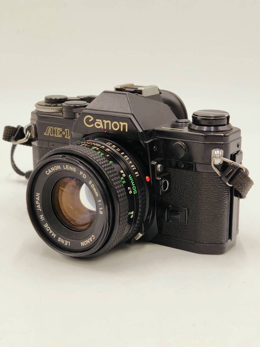 CANON キャノン AE-1 LENS FD 50mm 1:1.8 一眼レフカメラ フィルムカメラ レンズ 黒 ブラック シャッター切れます_画像1