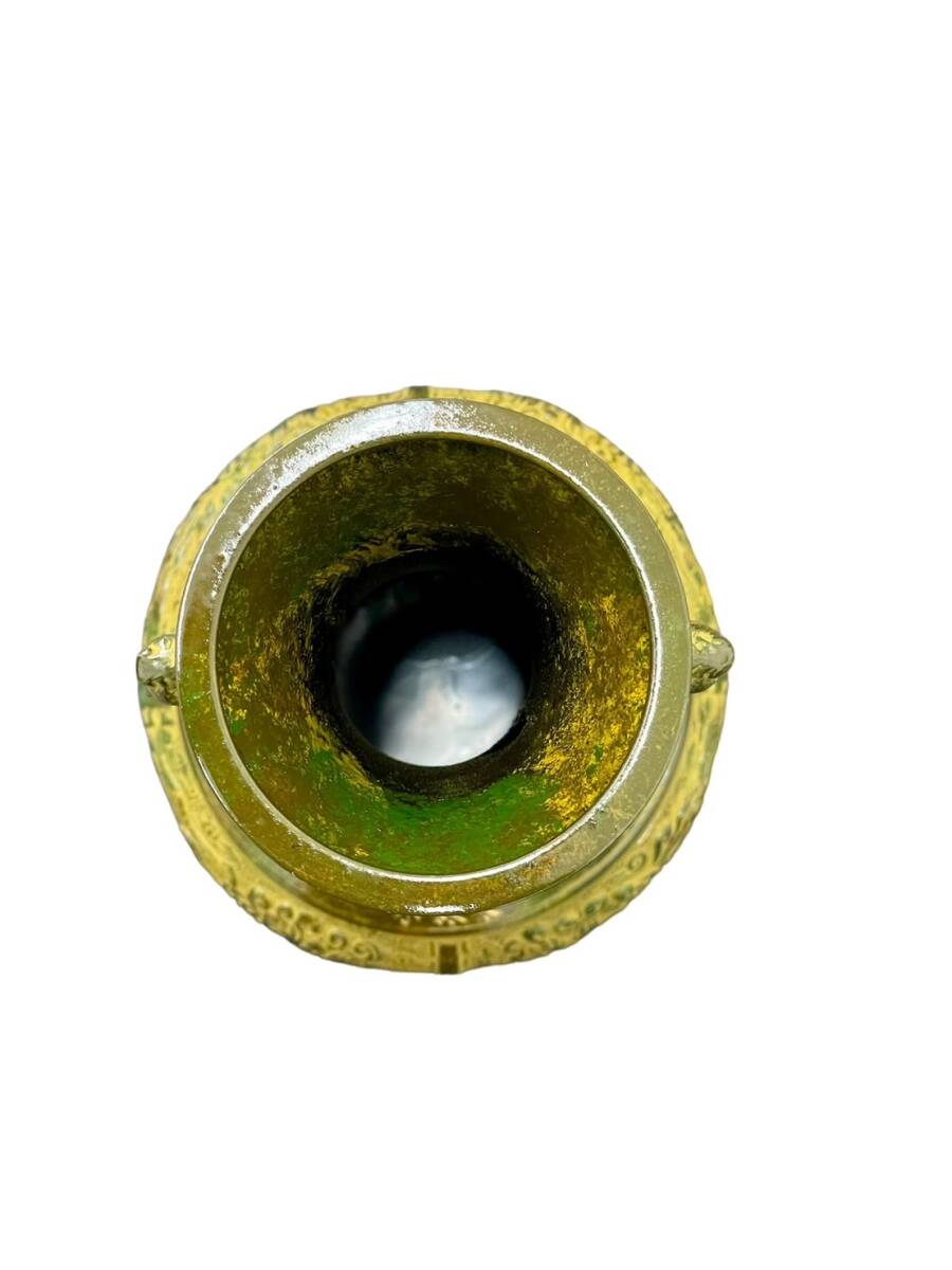 銅花器 花瓶 浮彫獅子 双耳 獣耳 緑黄 花入 花生 花器 インテリア 置物 アンティークの画像8