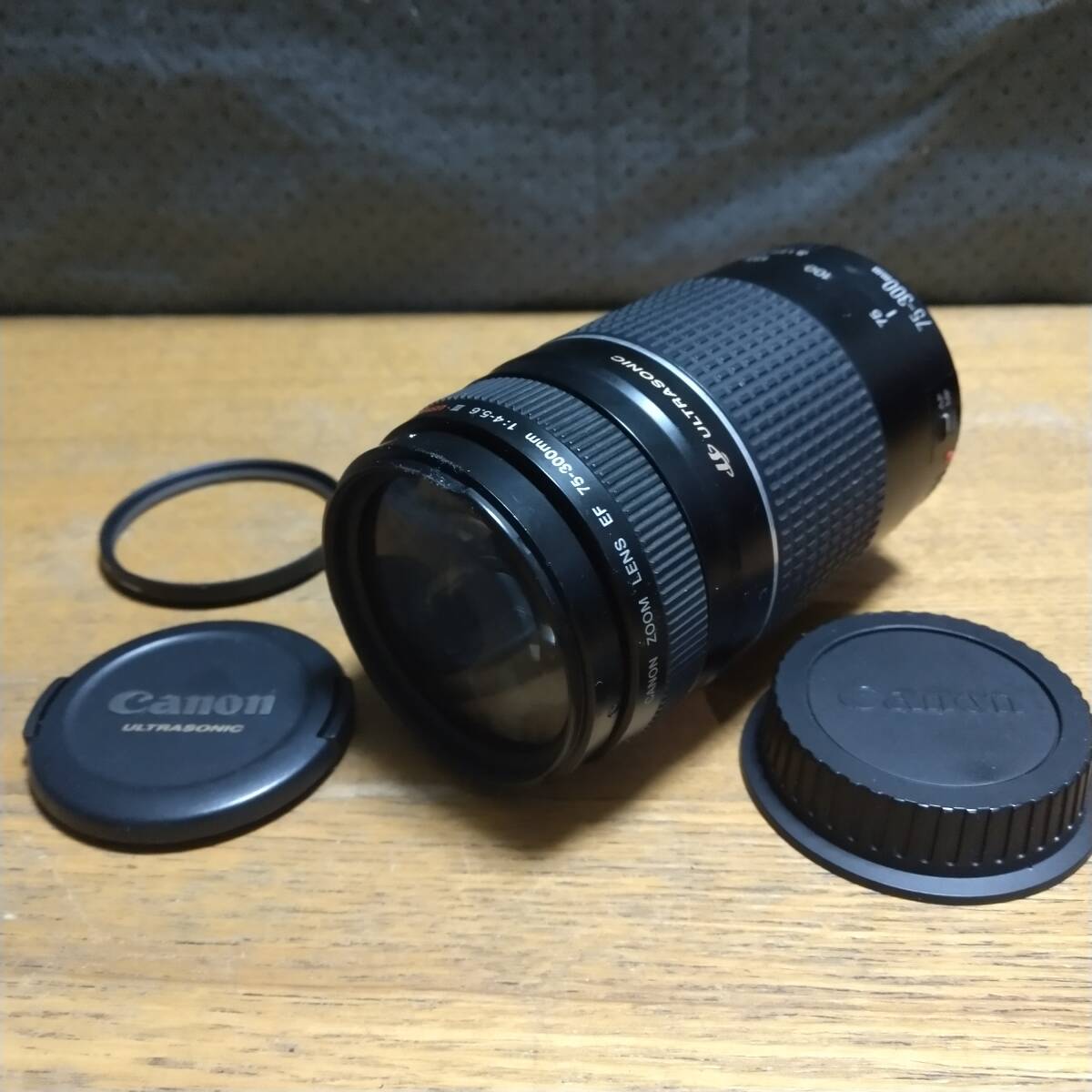 【外装美品】★CANON ZOOM LENS EF 75-300mm F4-5.6 Ⅲ USM 望遠ズームレンズ ★動作品ですが現状★の画像1