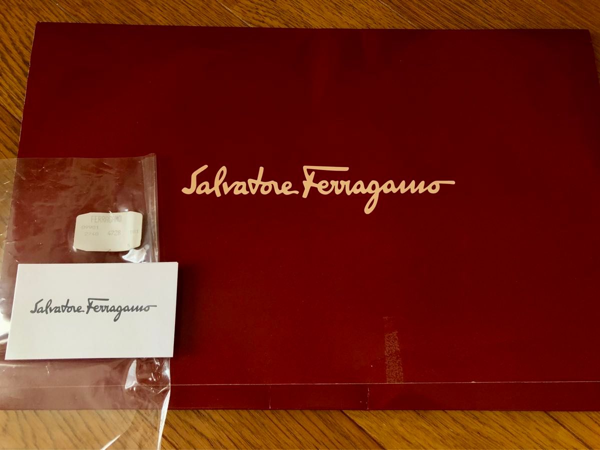 【未使用品】salvatore ferragamo スカーフ 花柄 シルク イタリア製 大判