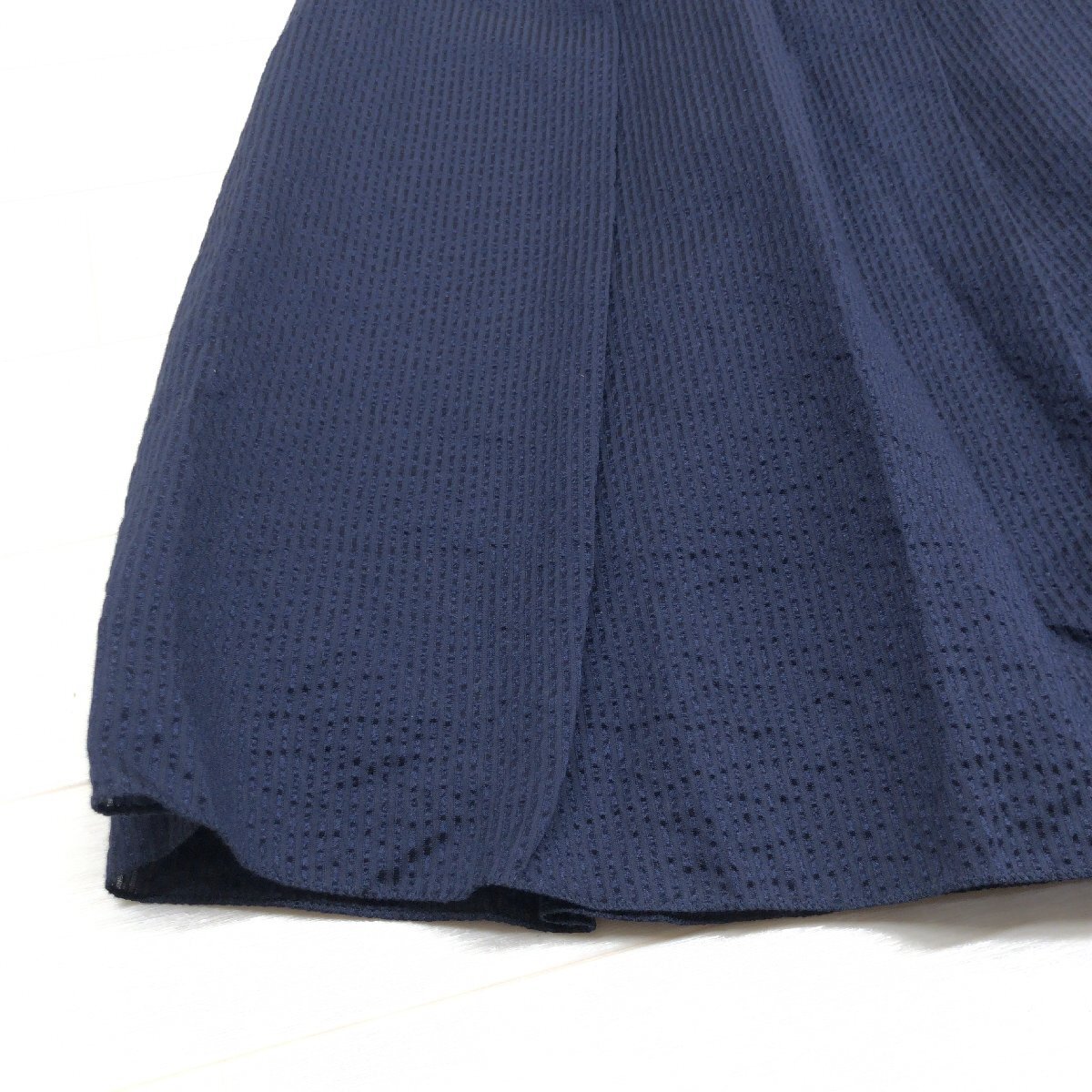 美品 OLD ENGLAND オールドイングランド シルクブレンド フレアスカート 36 w66 濃紺 ネイビー 日本製 ミモレ丈 ボリュームスカート 女性用_画像6