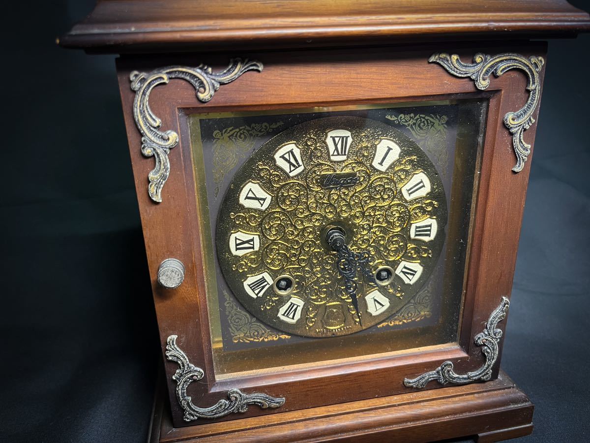 置時計 Urgos ウルゴス 動作未確認 ゼンマイ式 巻き鍵付 ドイツ製 アナログ時計 アンティーク _画像2