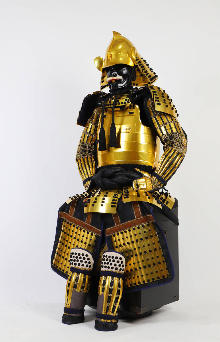 .. beautiful goods * Sengoku ..*..* present . elmet of armor gold color . amount armour armor life-size armor A18