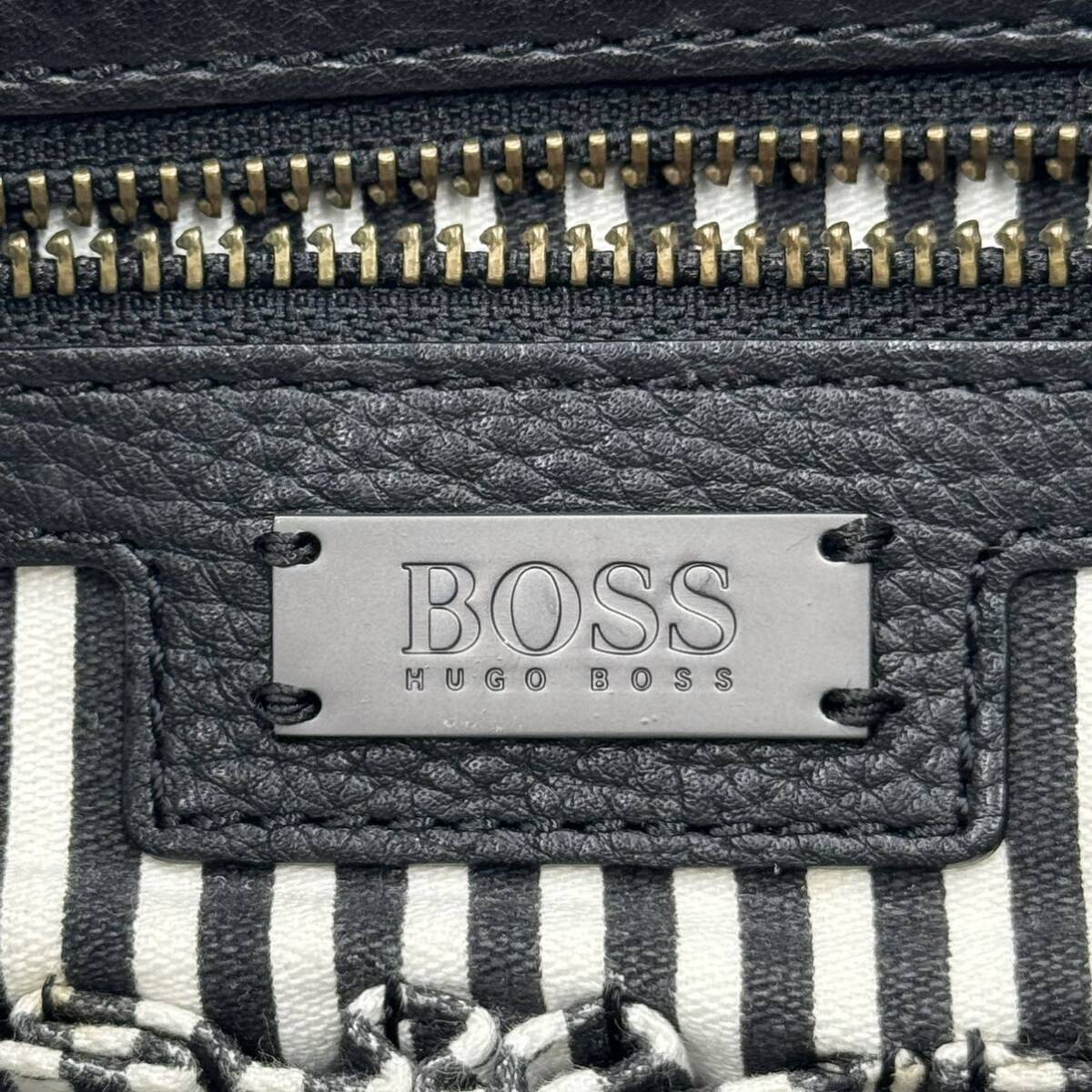 1円〜【極美品】HUGO BOSS ヒューゴボス ショルダーバッグ 斜め掛け A4 PC メッセンジャー ビジネス ストライプ レザー 本革 ブラック 黒_画像9