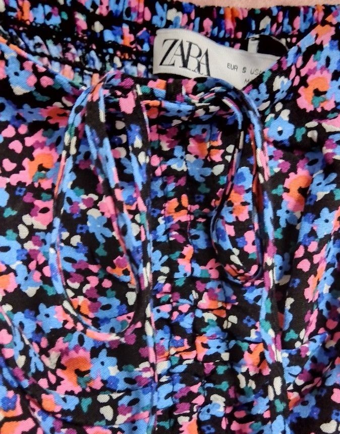 新品タグ付き【ZARA☆ザラ】カットアウト　花柄　７分袖　クロップトップ　Sサイズ カットソー　ブルー　ピンク