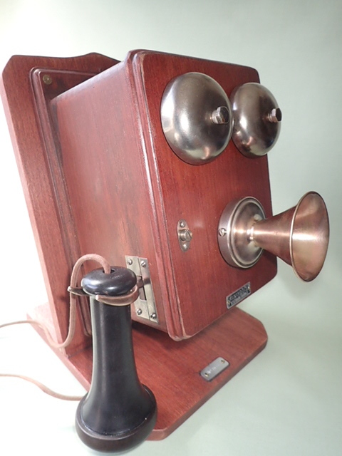 昭和レトロ デルビル磁石式壁掛電話機  昭和30年 ベル （電鈴）が鳴ります アンティーク・オブジェ・室内飾りの画像1