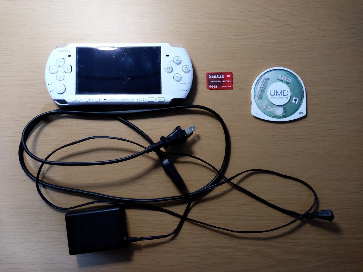 PSP 3000 ホワイト 充電器 メモリーカード4GB オマケソフト つき PSP 3000 ホワイト 充電器 メモリーカード4GB オマケソフト つき
