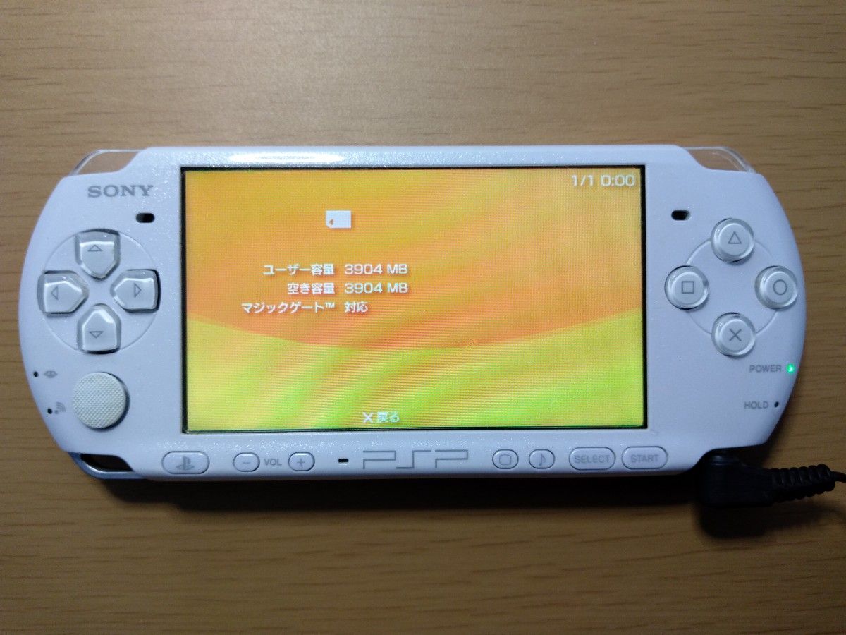 PSP 3000 ホワイト 充電器 メモリーカード4GB オマケソフト つき PSP 3000 ホワイト 充電器 メモリーカード4GB オマケソフト つき