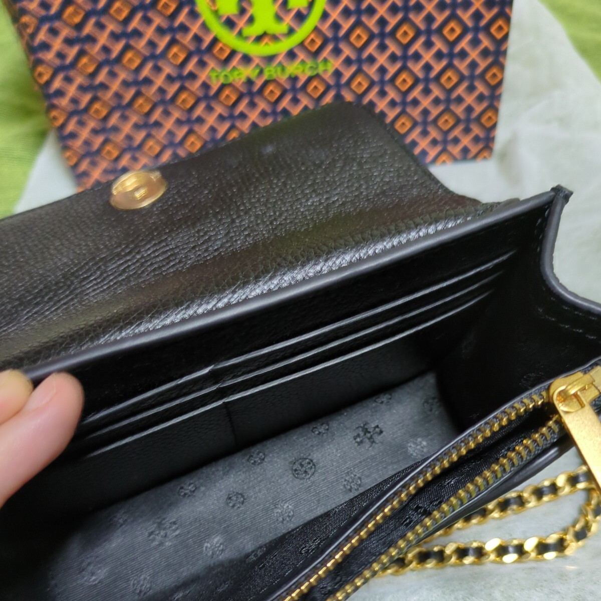 中古● TORY BURCH ●トリーバーチ ● チェーンショルダー ポーチ 財布 バッグ ブラック&ゴールド系 レザー チェーン_画像7