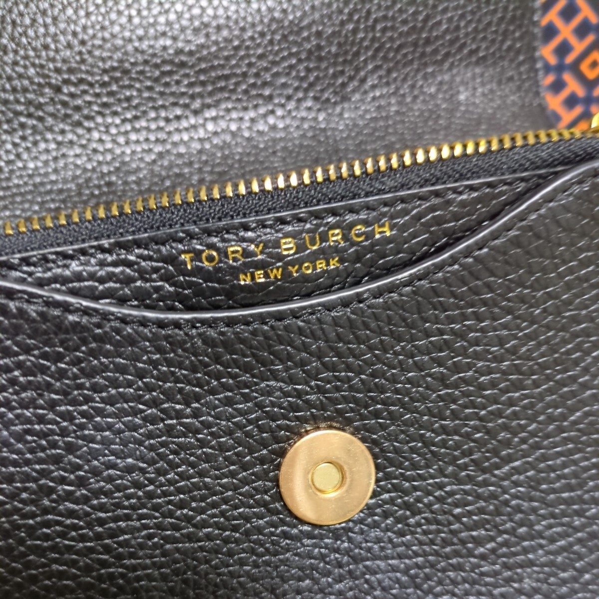 中古● TORY BURCH ●トリーバーチ ● チェーンショルダー ポーチ 財布 バッグ ブラック&ゴールド系 レザー チェーン_画像4