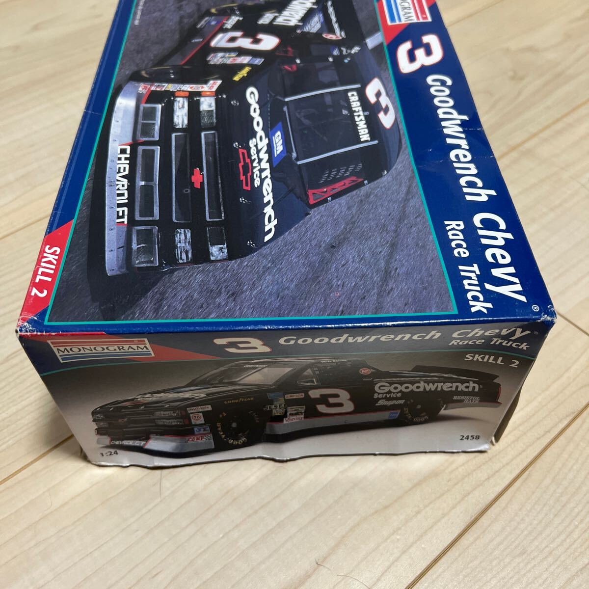 monogram モノグラム　1/24 プラモデル 未組立 NASCAR ナスカー　シボレー　Goodwrench Chevy Race truck レース　トラック revell レベル_画像2